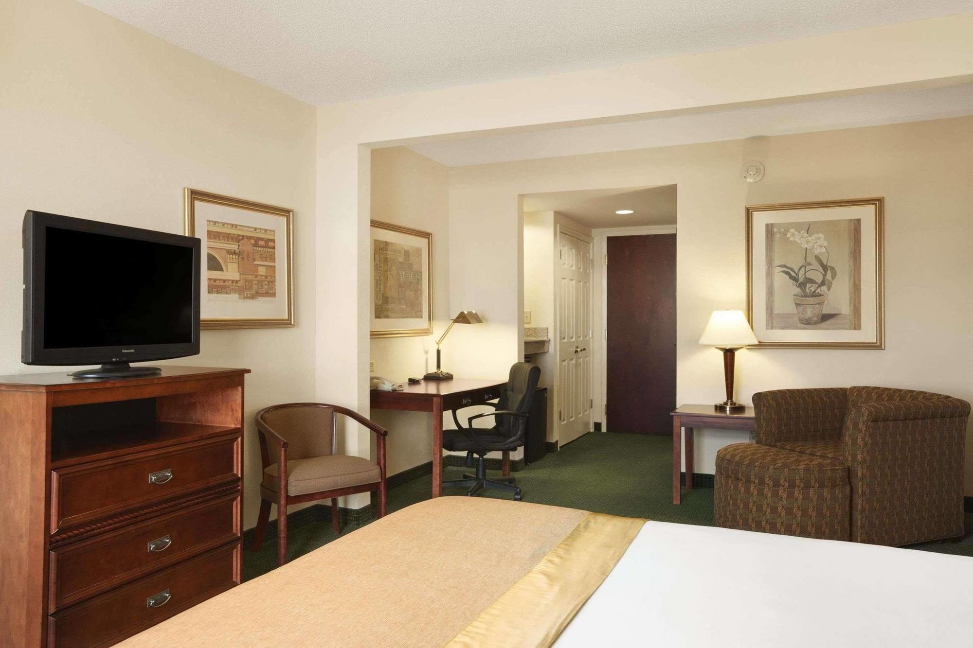 วินเกต บาย วินด์แฮม เชซาพีค Hotel ภายนอก รูปภาพ