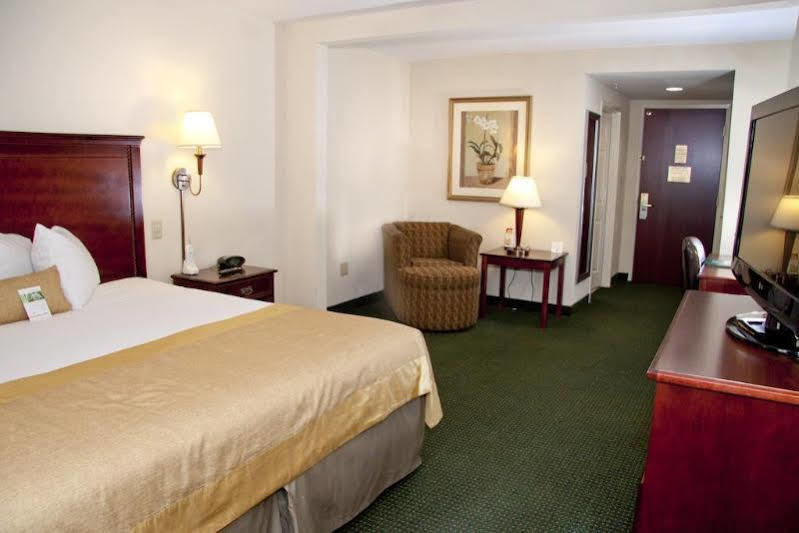 วินเกต บาย วินด์แฮม เชซาพีค Hotel ภายนอก รูปภาพ